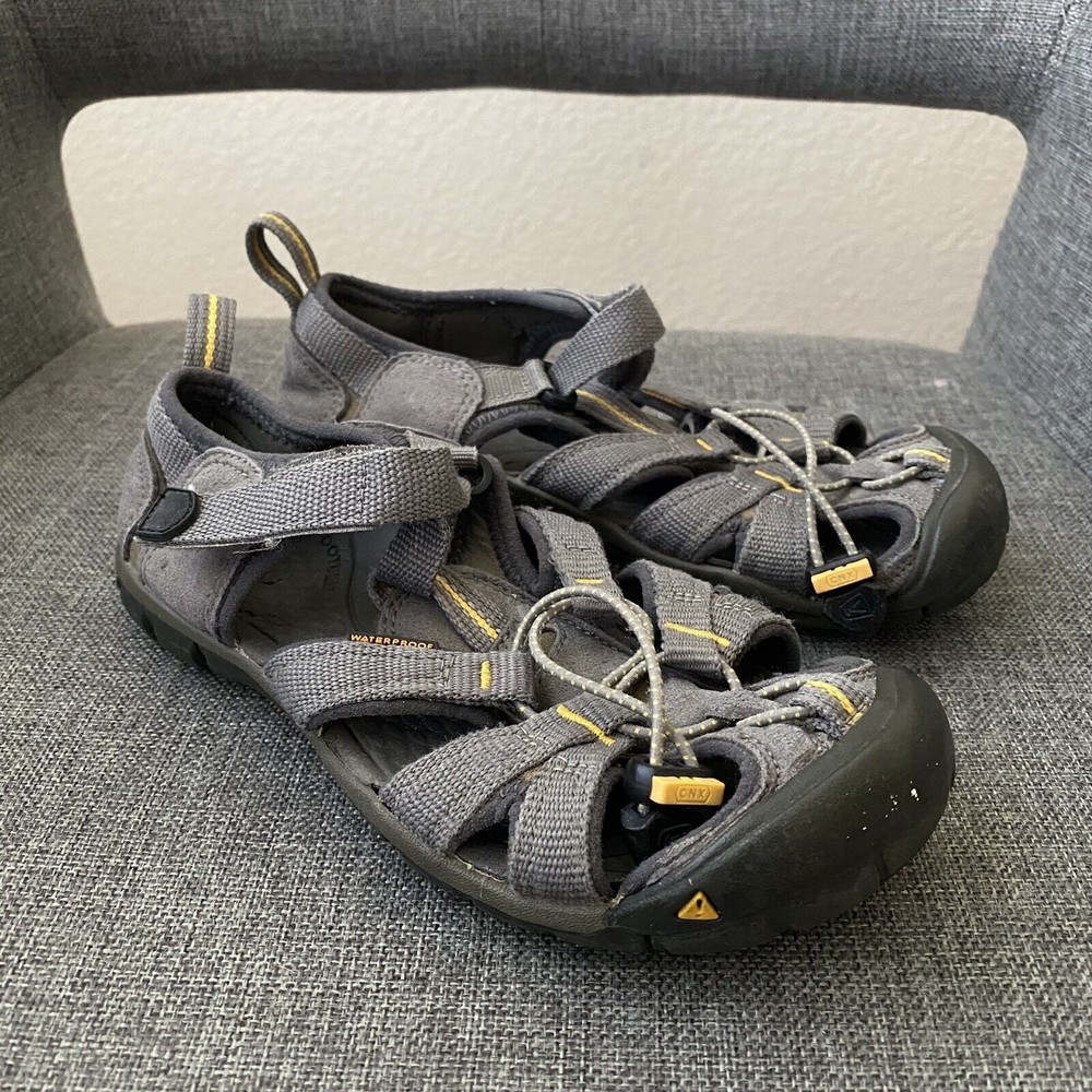 Keen Kids Sandal Size 1 Gray Outdoor Waterproof Slip On - Picture 1 of 8